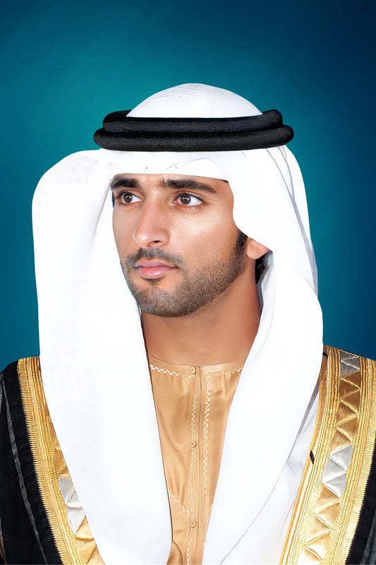 صورة حمدان بن محمد بن راشد آل مكتوم باللون الأزرق