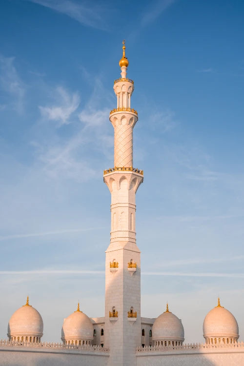 Vertical Shot Historical Sheikh Zayed Grand Mosque Abu Dhabi Uae Against Blue Sky