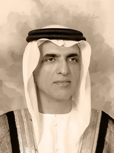 صورة للشيخ سعود بن صقر القاسمي ذات بنية بنية