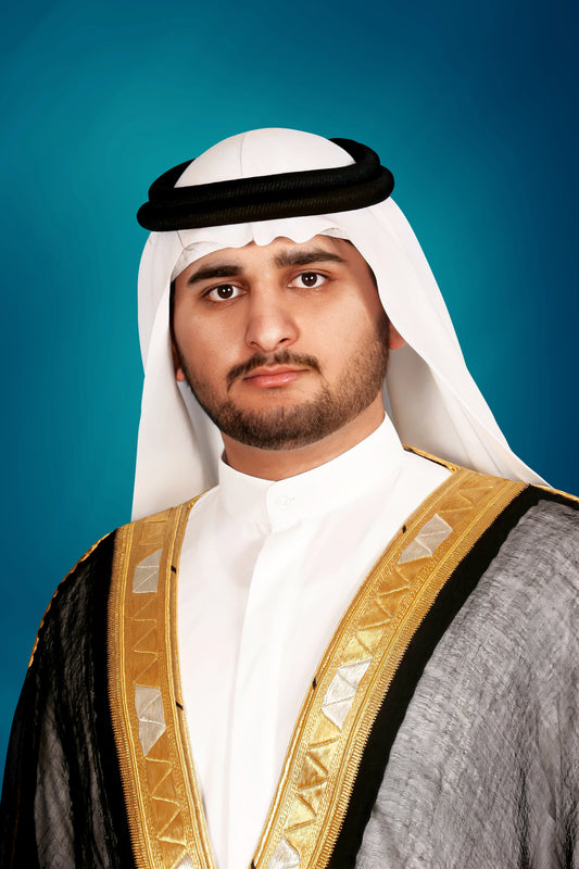 صورة مكتوم بن محمد بن راشد آل مكتوم باللون الأزرق الجرونج
